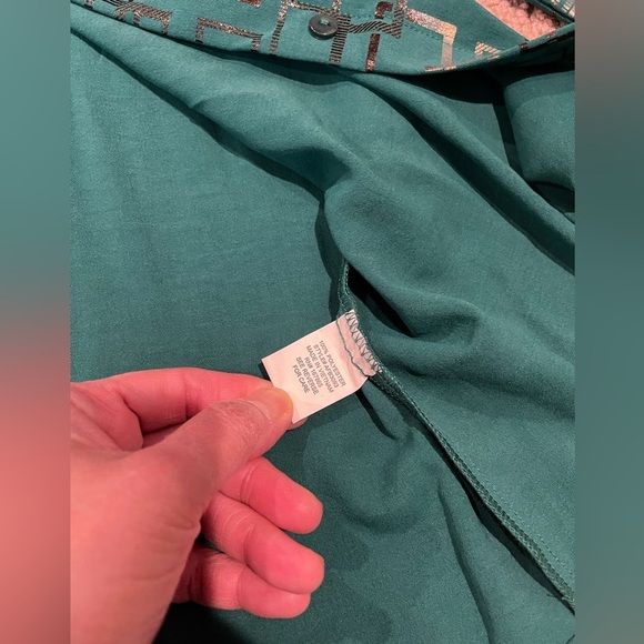 Women's NY COLLECTION Geometric Print button down long sleeve shirt - Picture 8 of 10